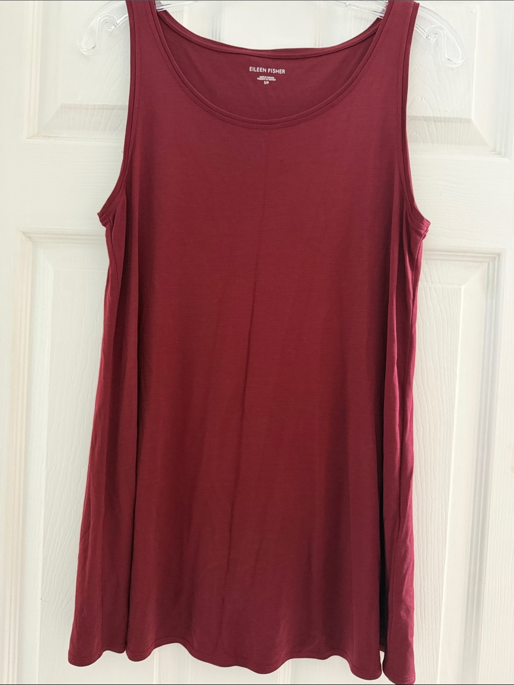 Eileen Fisher Stretch Silk Jersey Scoop Neck Tank in a burgundy red 
SZ: SP
